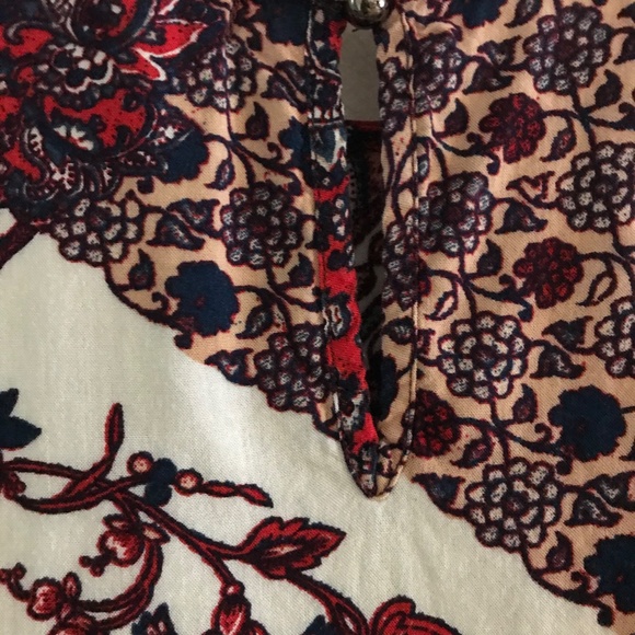 Patterned Sleeveless Top - Picture 3 of 4